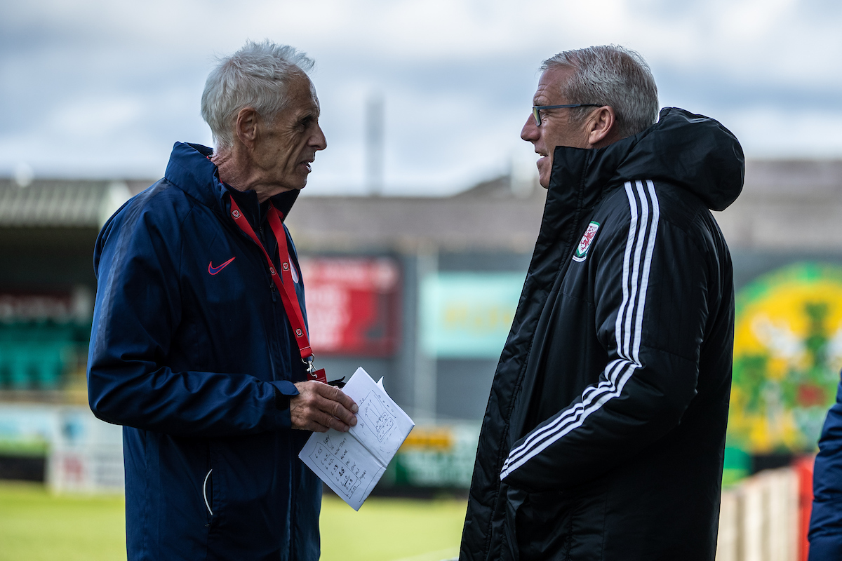 Paul Fairclough and Mark Jones chat ahead of kickoff at Cymru C vs England C International Friendly at The Oval