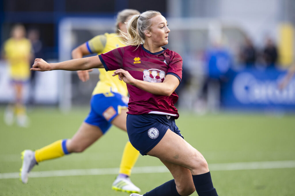 Esme Kilburn-Thompson of Cardiff Met in action against Barry Town