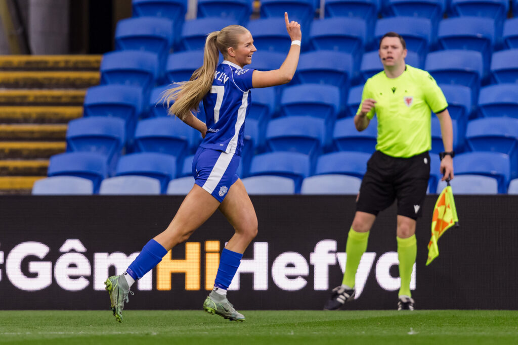 Rhianne Oakley celebrates scoring for Cardiff City