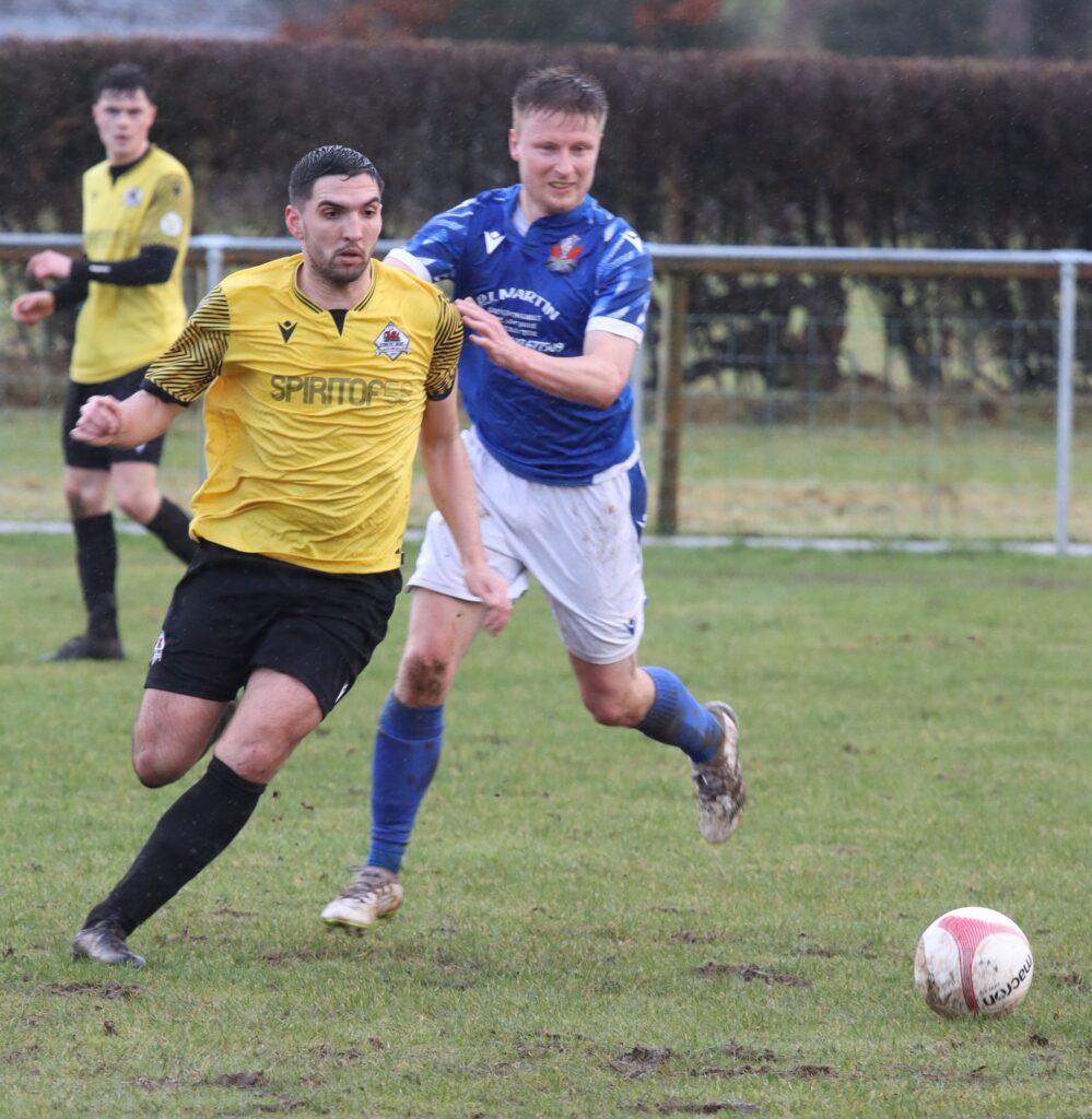 Llanuwchllyn in action against Llandrindod Wells