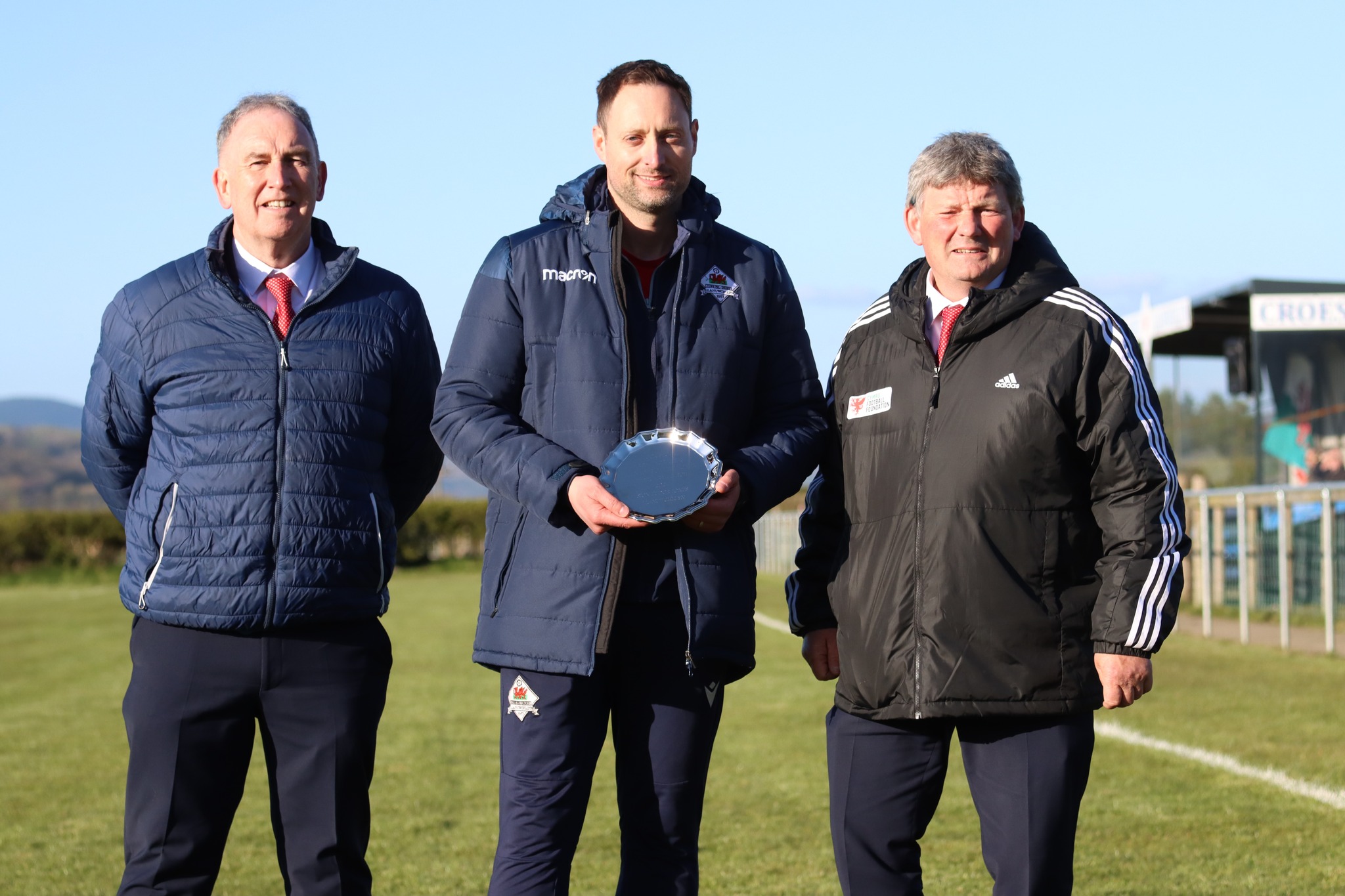 Llanuwchllyn manager Sion Tudor Jones