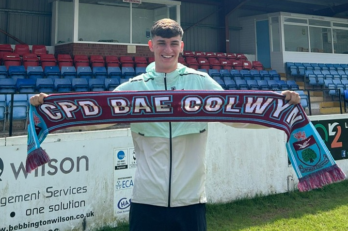 Sol Forde holds up a Colwyn Bay scarf after completing his summer transfer to the Cymru Leagues North outfit.