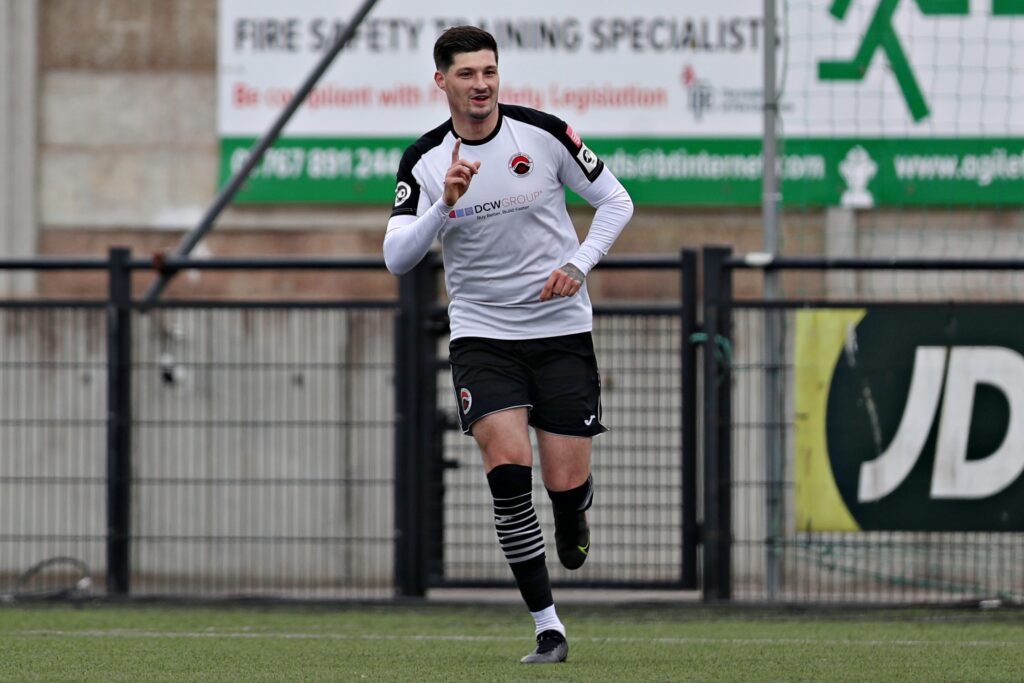 ABERYSTWYTH, CEREDIGION, WALES - 21st APRIL 2024 - Pontypridd's Ben Ahmun during Aberystwyth Town vs Pontypridd United in round 32 of the JD Cymru Premier at Park Avenue, Aberystwyth