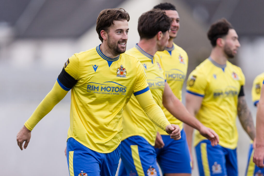 BARRY, WALES - 26 DECEMBER 2025: Merthyr Town's Ben Williams-Margetson scores a overhead kick to make it 1-0 and celebrates during the 2025/26 JD Cymru Premier fixture between Barry Town United FC & Cardiff Metropolitan University FC at Jenner Park Stadium, Barry, Wales