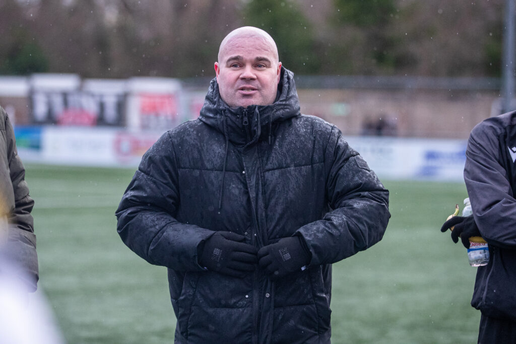 FLINT, WALES - 31ST JANUARY 2026: Flint Town United's Manager, Lee Fowler speaks to his players following the JD Welsh Cup fixture between Flint Town United and Trearddur Bay at the Essity Stadium, Flint. 31st of January, Flint, Wales