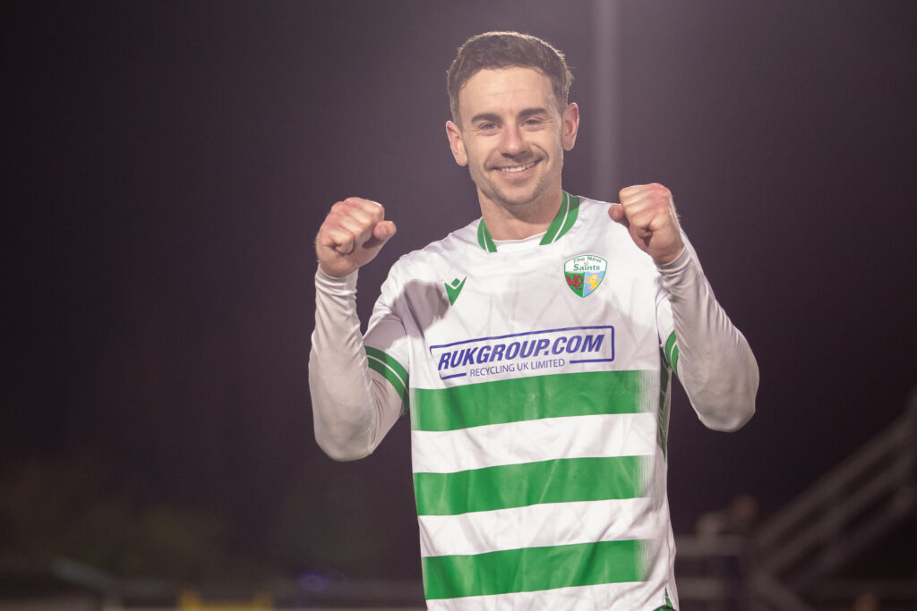 FLINT, WALES - 3RD MARCH 2026: The New Saints' Danny Davies celebrates following the JD Cymru Premier fixture between Connah’s Quay Nomads and The New Saints at the Essity Stadium, Flint. 3rd of March, Flint, Wales