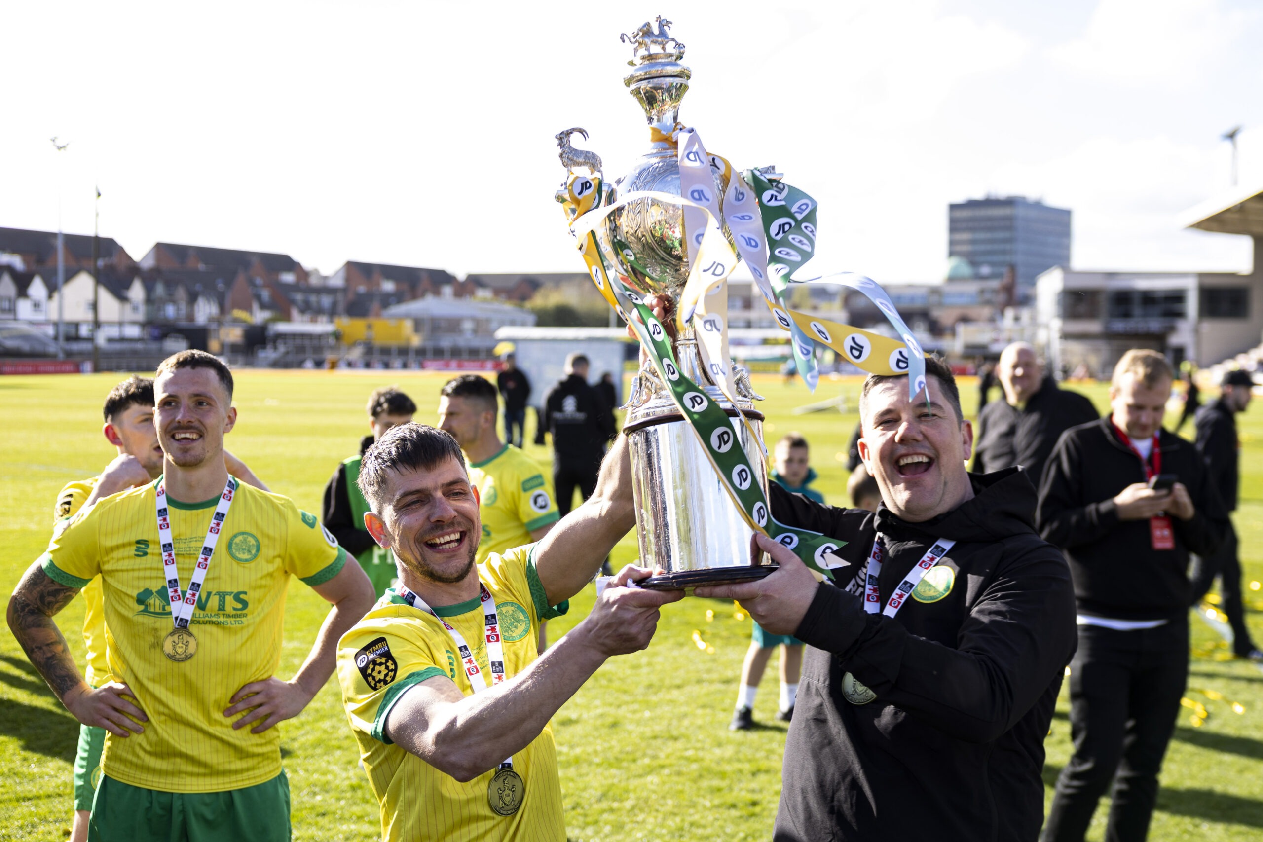 NEWPORT, WALES - 12 APRIL 2026: Caernarfon Town's Darren Thomas & Caernarfon Town manager Richard Davies during 2025/26 JD FAW Welsh Cup Final fixture between Caernarfon Town F.C & Flint Town United F.C at Rodney Parade, Newport, Wales