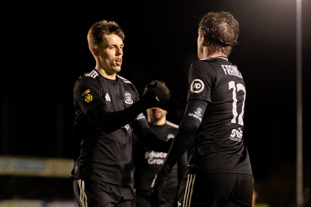 LLANDUDNO, WALES - 13TH MARCH 2026: Connah's Quay Nomads' former Everton midfielder Rhys Hughes scores from the penalty spot to make it 2-1 during the JD Cymru Premier fixture between Caernarfon Town and Connah's Quay Nomads at the Go Goodwins Stadium, Llandudno. 13th of March, Llandudno, Wales