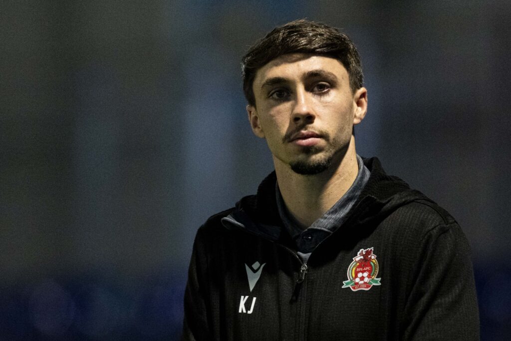 Kian Jenkins of Briton Ferry Llansawel ahead of the match.
Cardiff Met v Briton Ferry Llansawel in the JD Cymru Premier at Cyncoed Campus on the 16th December 2025. (Pic by Lewis Mitchell/FAW)
