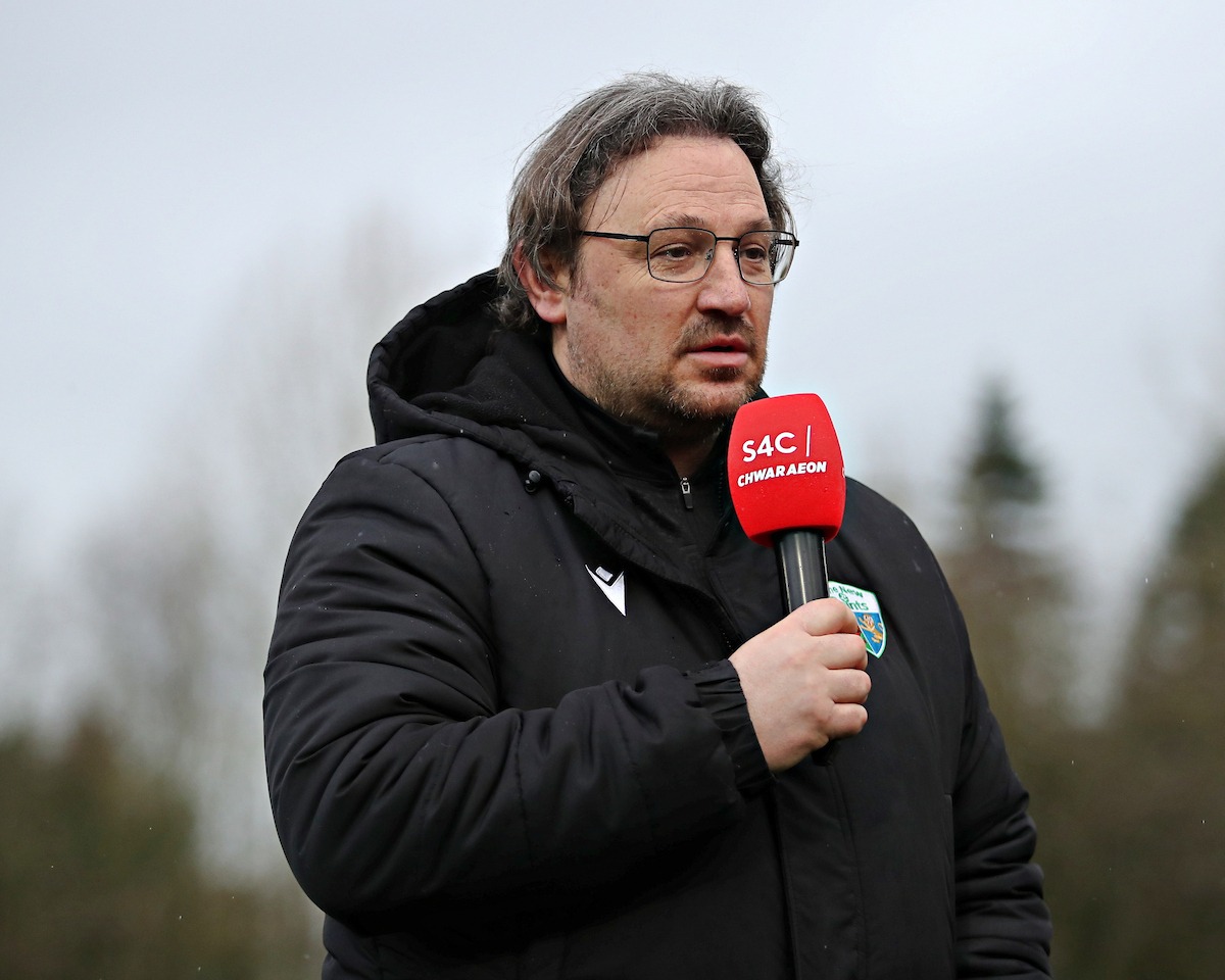 OSWESTRY, SHROPSHIRE, ENGLAND - 7th FEBRUARY 2026 - Craig Harrison, Manager of The New Saints F.C. is interviewed by Sgorio after The New Saints vs Penybont FC in Round 2 of the JD Cymru Premier Championship Conference at Park Hall, Oswestry
