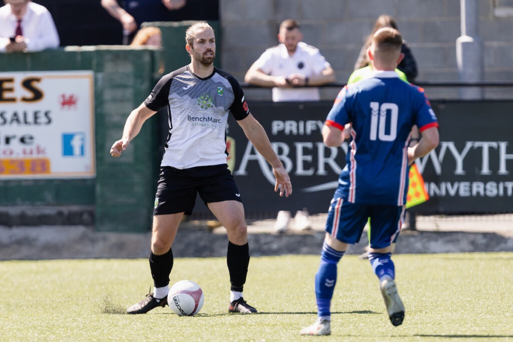 Pontardawe's Steve Berry during the 2025/26 FAW Dragon Signs Amateur Trophy final between Pontardawe Town FC & Clwb Pel-droed Dinas Bangor City 1976 FC at Park Avenue Stadium, Aberystwyth, Wales