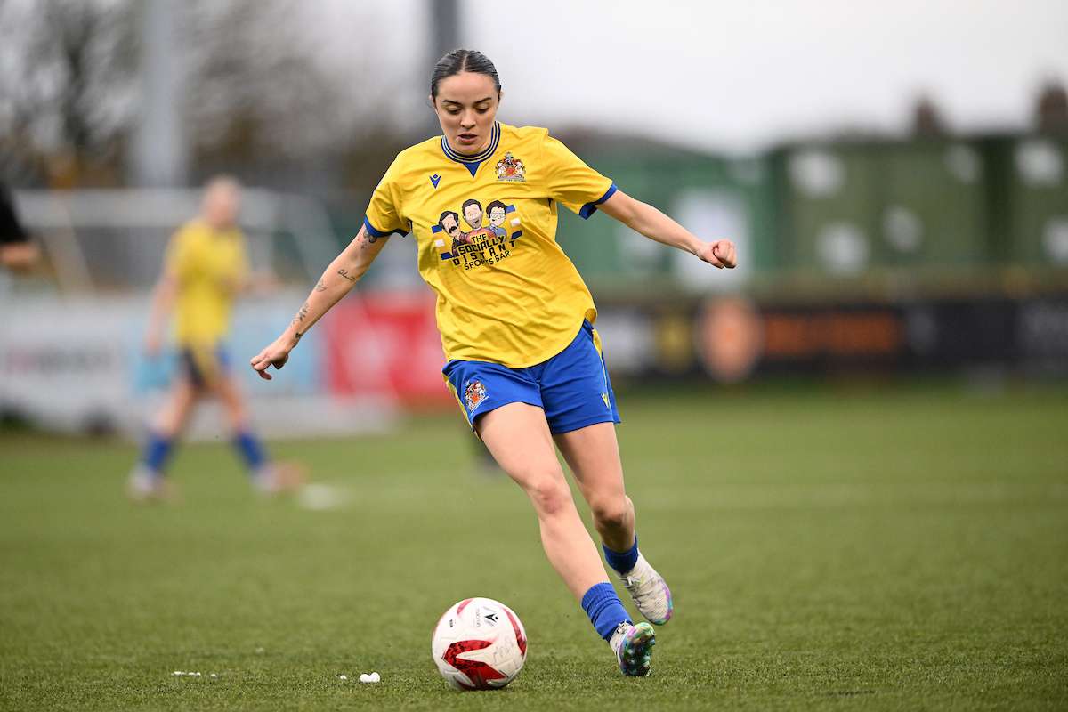 BARRY, WALES - 9 NOVEMBER 2025: Keira Harris of Barry Town Utd in the Genero Adran Trophy 25/26 Knockout round 1 fixture between Barry Town United Women and Cascade YC Women FC at Jenner Park Stadium in Barry, Wales.