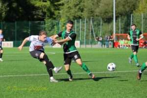 Jamie Veale (L) of Pontypridd United and Ben Davies (R) of Aberystwyth Town in a Cymru South match